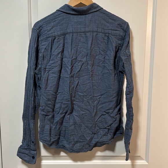 Vince blue chambray double face LS front pocket button down size small - Picture 5 of 5